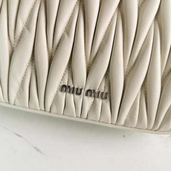 Miu Miu Casual Lambskin Size£º20X15X4.5cm
