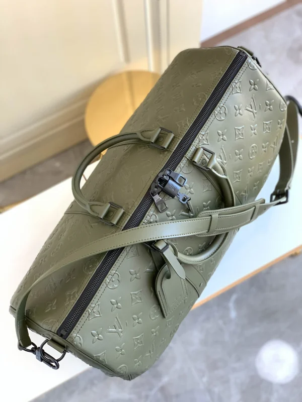 Louis Vuitton Travel bag Size: 50 x 29 x 23 cm