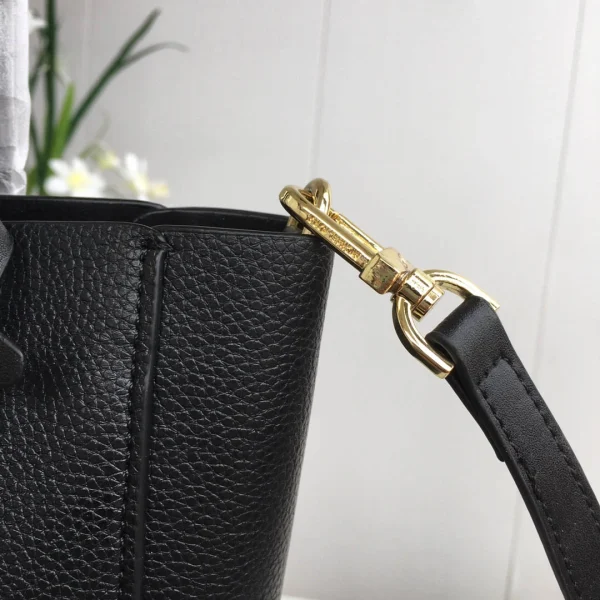 MK Sinclair Handbag Crossbody Model: 2113 Size: 25m Height: 25m Width: 9*300