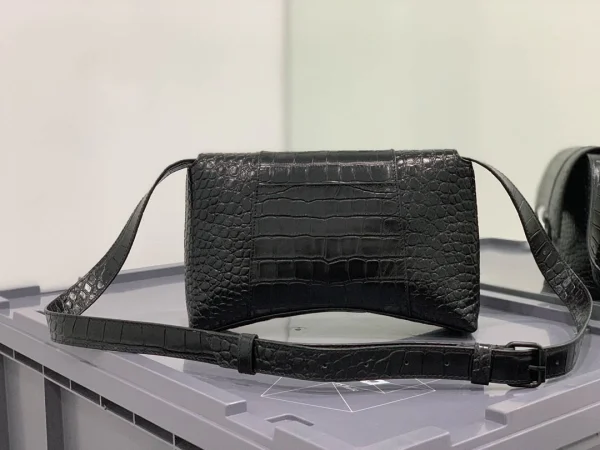 Model: 671355 Size: 25.5x6x16cm