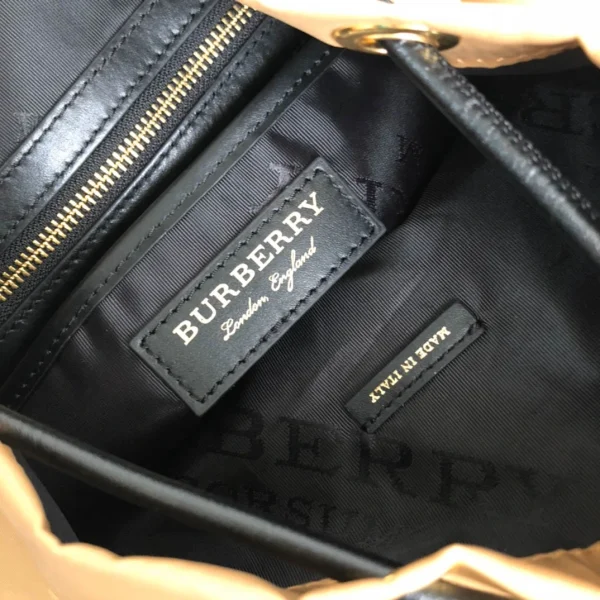Military Backpack Size:22.14.33cm Code:550678