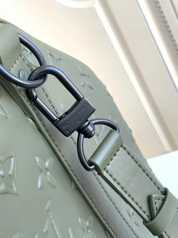 Louis Vuitton Travel bag Size: 50 x 29 x 23 cm