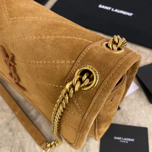 Cowhide bag Size: 28x20x8cm Code: 498894