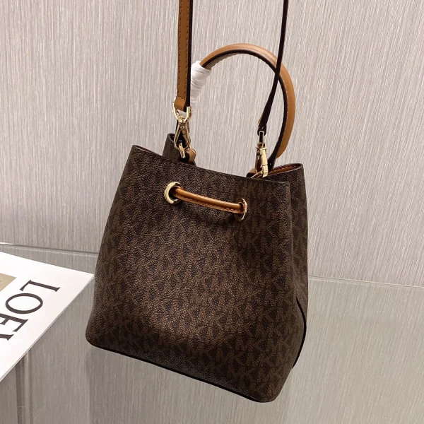 Mk Size:18cmx18cmx10cm