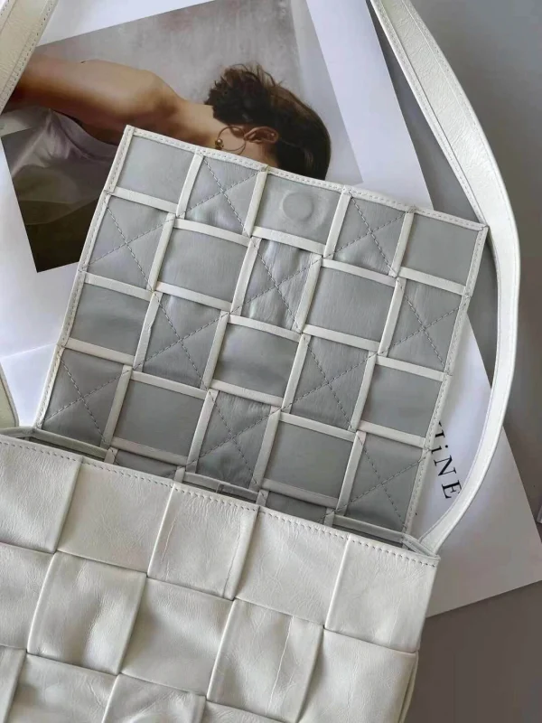 BV casseete bag Size: 23x15cm