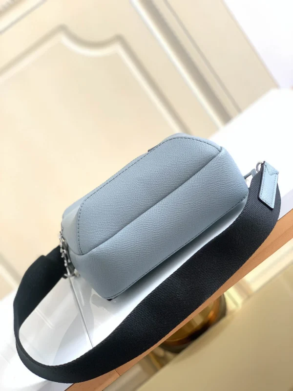Louis Vuitton Size: 20.0 x 31.0 x 10.0 cm