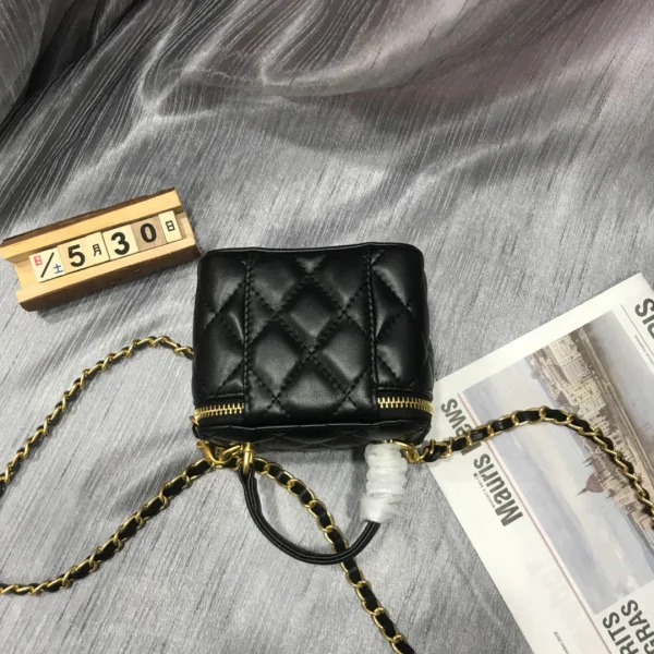 Bucket Bag Model No.;5865