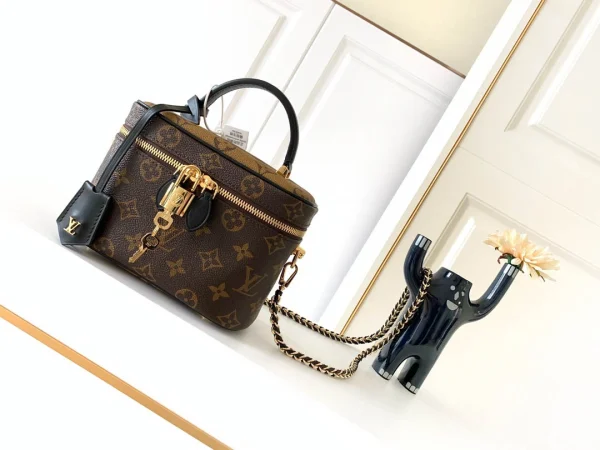 LV Model: M45165 Size:19*13*11cm