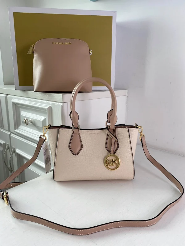MK Crossbody Size: 23*18*12