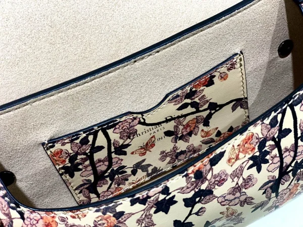 Bobby East-West bag Size 22cmx13x5