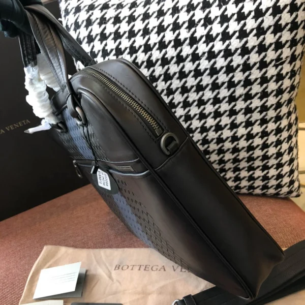 BV Briefcase Size: 38cm Black