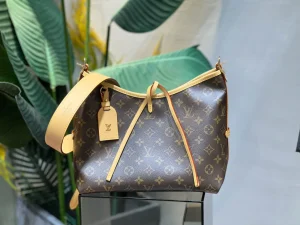Louis Vuitton size: 29*12*24cm