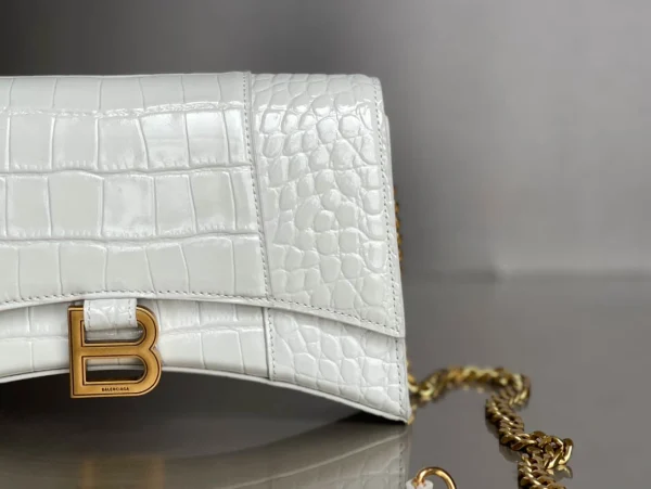 Crossbody bag Model: 198 Size: 22x13x5cm