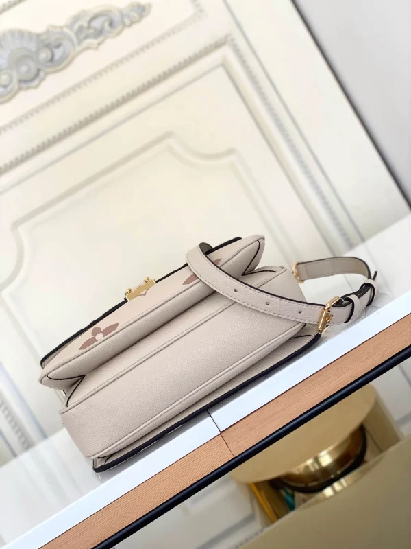 Louis Vuitton size: 25x19x7cm