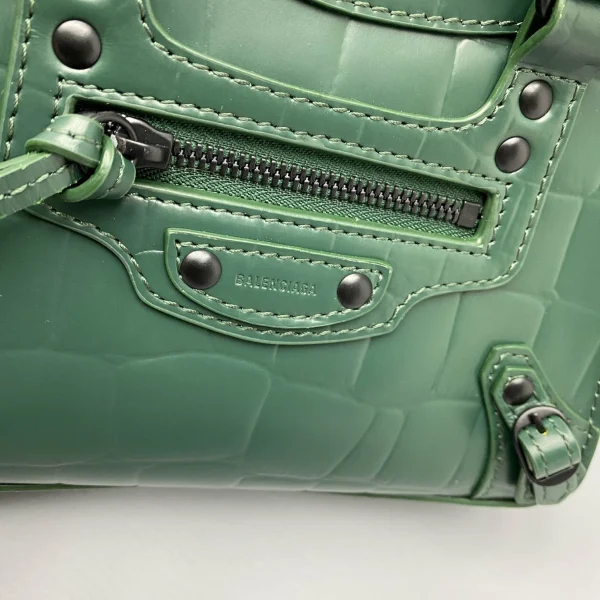 Balenciag* Neo Classic biker bag Model: 92535 Size: 40*54*21.5*34cm 25*33*13*20cm