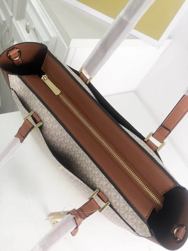 MK Shoulder Bag Black L: 26 H: 32 W: 13