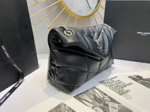 Lambskin bag Size:29x17x11cm Model:577476