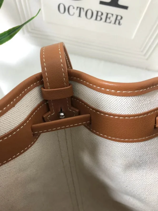 Goyard Shoulder Bucket Bag Size: 17.5*15*H 23cm