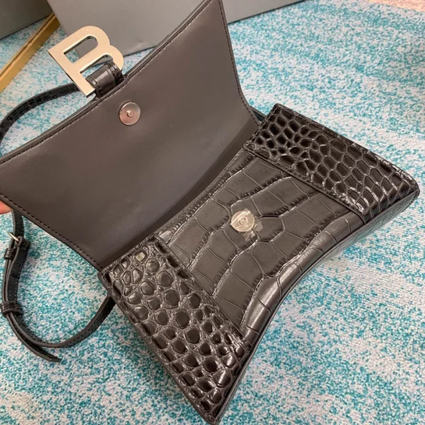 Model: 8896 Size: 19x8x21cm
