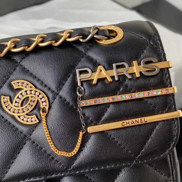 Badge bag Model: 2979 Size: 14-22-8cm
