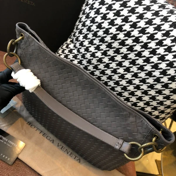 BV Briefcase Size: 33cm Grey