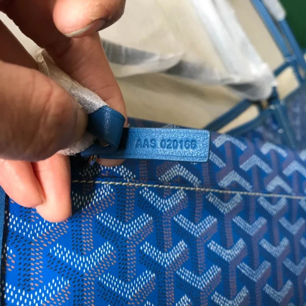 Goyard size:22*7*18cm