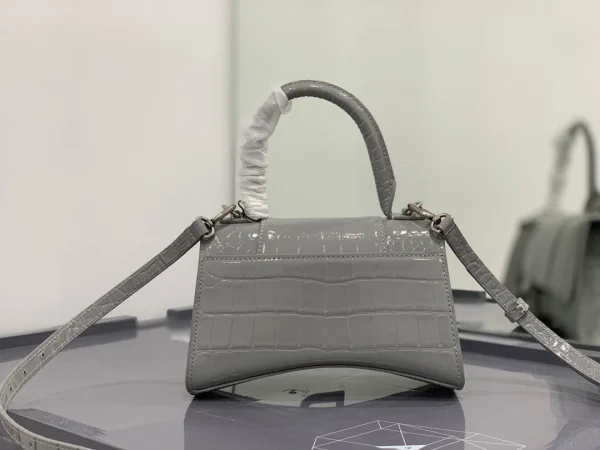 Hourglass bag Model: 8896 Size: 19x8x21cm