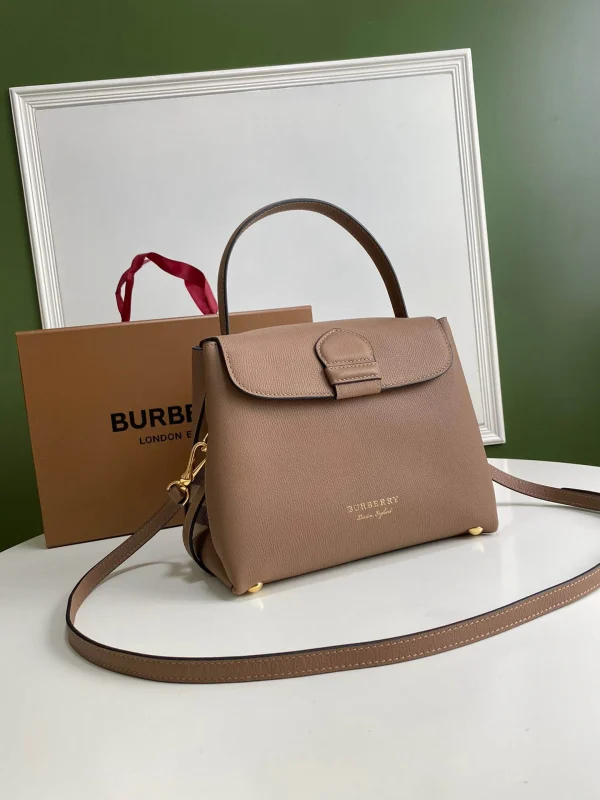 Calfskin bag Size:W25.5*H29*D10cm Code:400123