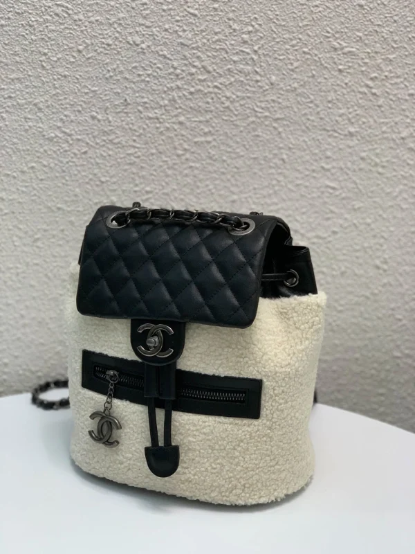 Backpack size: 24*14*22 high cm