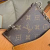 Louis Vuitton Size: 25 x 15 x 8 cm