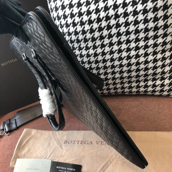 BV Briefcase Size: 43cm Black