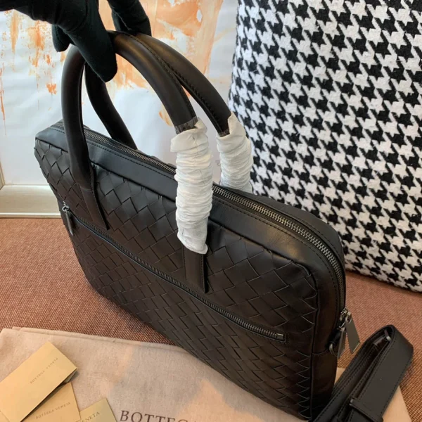 BV Briefcase Size: 37cm 98065