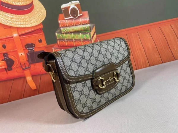 2020 Early Spring Series Model: 602204 Size: 25*18*8cm