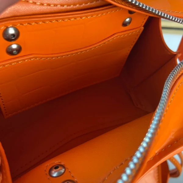 Balenciag Size: 18cm