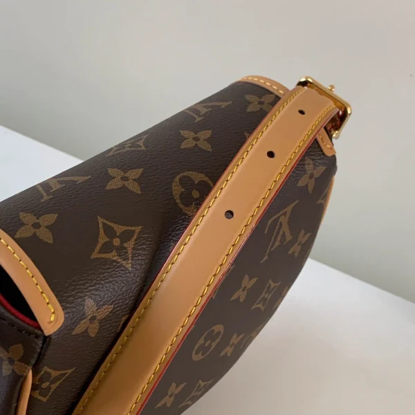 LV Model: M44860 Size 18*15*8cm