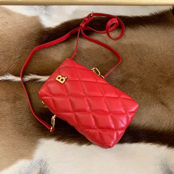 Balenciaga Big Red Model: A48