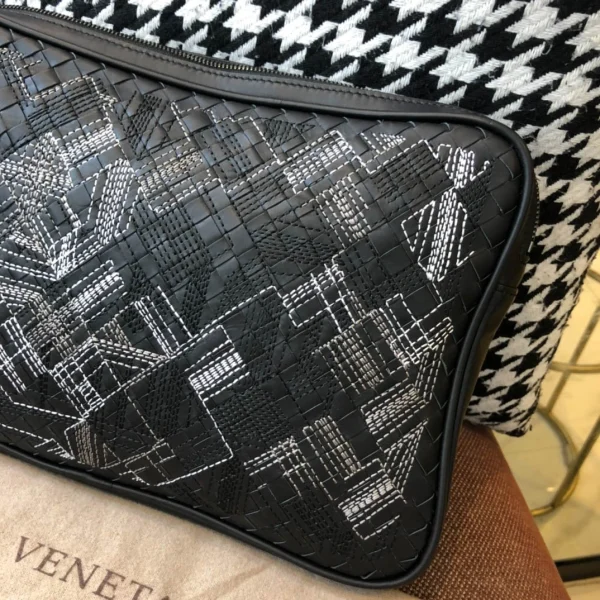 BV Briefcase Size: 37cm Black