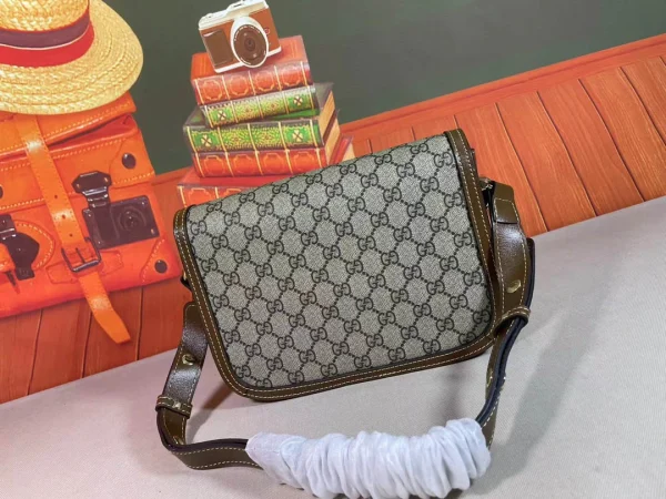 2020 Early Spring Series Model: 602204 Size: 25*18*8cm