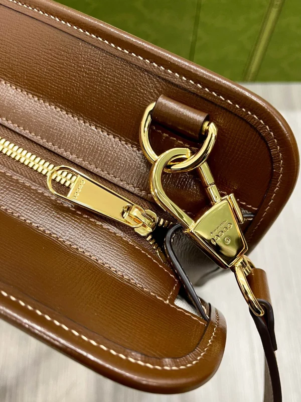 Model No: 674143 Size: 31*28*7cm
