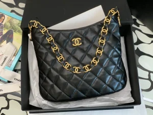 Black Sheepskin Size: 26*30*7*cm