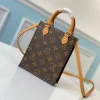 Louis Vuitton Size: 14.0 x 17.0 x 5.0 cm