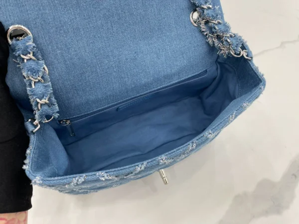 A68109 chanel old fashioned size: 17*9.5*8cm