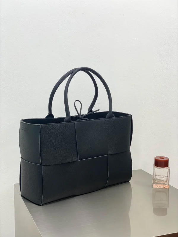 BV ARCO TOTE bag Size:38x25cm 609175
