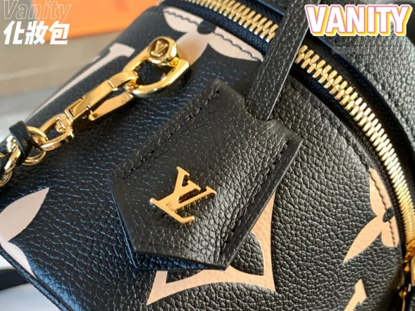 Louis Vuitton Size: 19*13*11cm