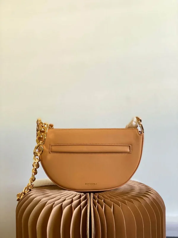 Backpack Size:22.5 x 4 x 13.5cm Code:650678