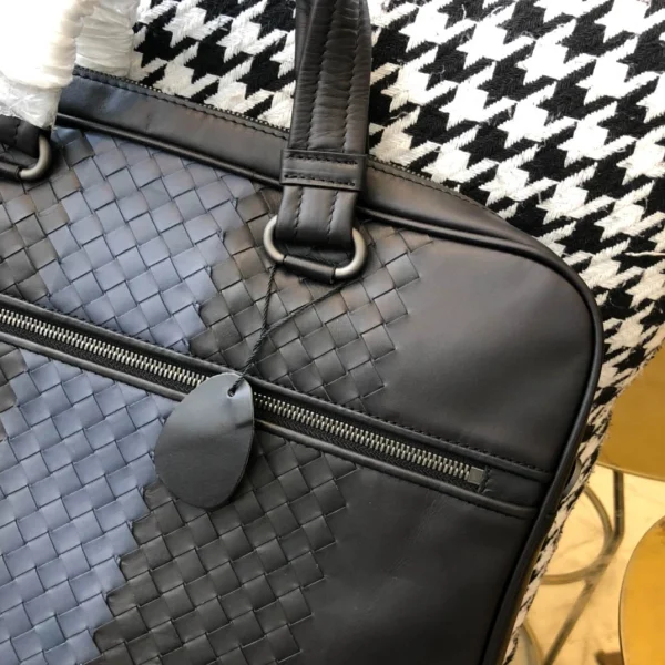 BV Briefcase Size: 38cm Black