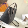 Louis Vuitton Size: 23 x 21 x 13 cm