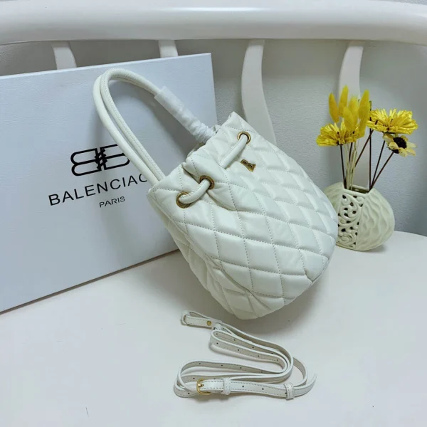 Balenciaga bucket bag Model: A98