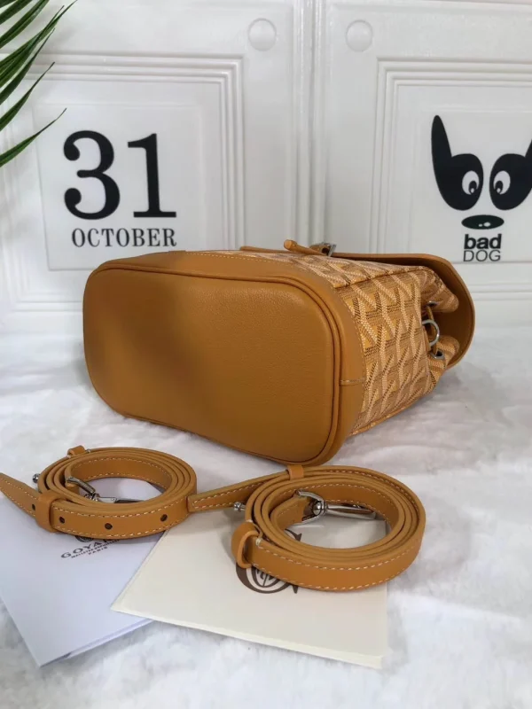 Goyard Size: 19*9*20cm