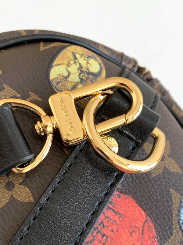 Louis Vuitton Size: 25.0 x 19.0 x 15.0 cm